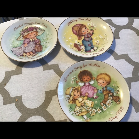Avon plates - Picture 1 of 5